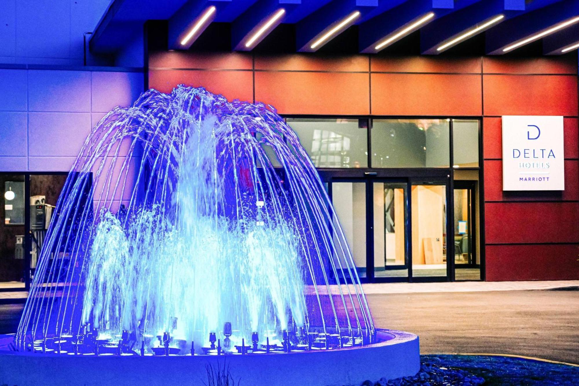 Delta Hotels By Marriott Cincinnati Sharonville Exterior foto